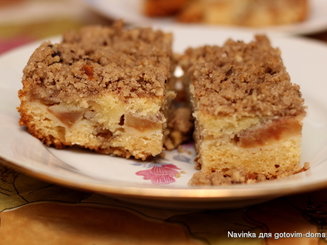 Кекс с яблоками и грецкими орехами