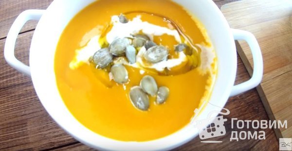 Тыквенный крем суп со сливками, кальмаром и семечками фото к рецепту 3
