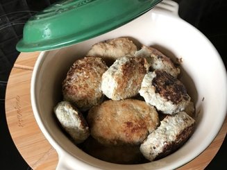 Сочные мясные котлеты с капустой