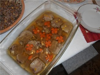 Заливное из говяжьего языка