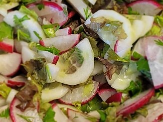 Салат из редиса с огурцами