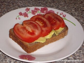 Постный перекус (не сладкий с авокадо и помидорами и сладкий с вареньем и семечками)