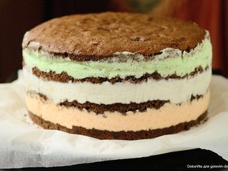   Шоколадный торт с малиновым и лимонным кремом