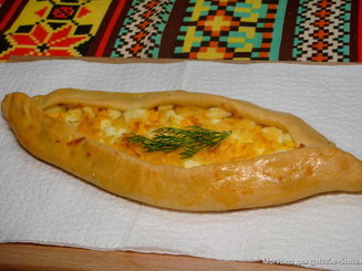 Пидэ с колбасой (турецкая пицца)
