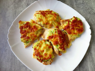 Куриное филе под кабачковой шубой