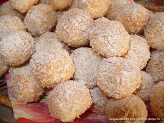 Печенье "Кокосовые шарики с начинкой из чернослива и изюма"