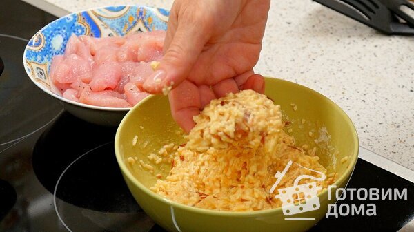 Куриное мясо в трёх видах кляра: из колбасного сыра, крабовых палочек и колбасы фото к рецепту 10