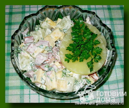 Салат с ананасом, курицей и сыром