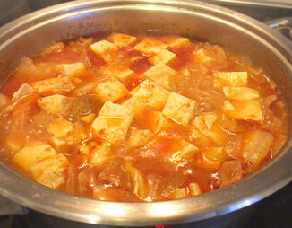 Кимчи Тиге - корейский острый суп со свининой и кимчи