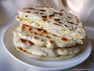 Хачапури с сыром и вареным яйцом: необычно, вкусно, недорого