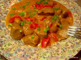 Свинина, тушеная с вином и перцем