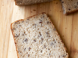 Литовский пшеничный хлеб с семенами льна