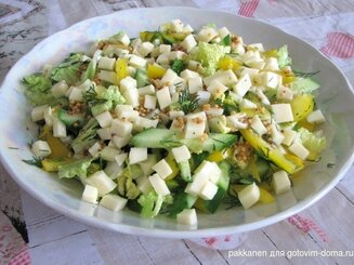 Салат из пекинской капусты, перца и адыгейского сыра