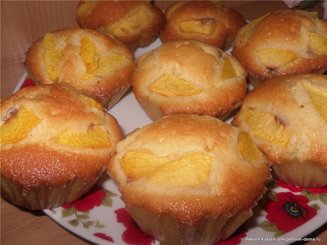 Воздушные кексы с клубникой