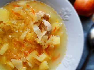 Щи из свежей капусты с курицей