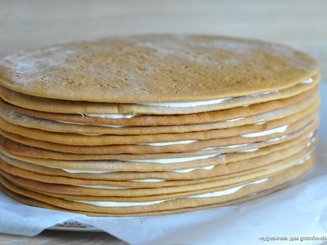 Медовик с яблочно-карамельным кремом