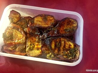 Баклажаны-гриль с каперсами и мятой
