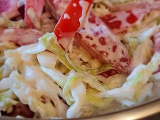 Салат из пекинской капусты с помидорами