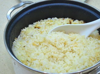 Рис с чесноком и сливочным маслом