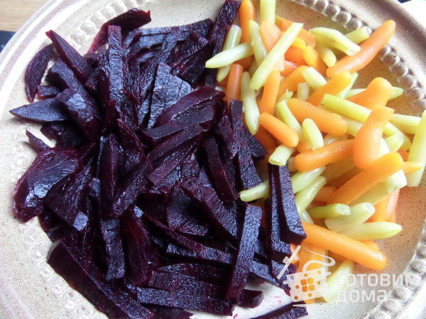 Овощной салат с копчёной сельдью фото к рецепту 7
