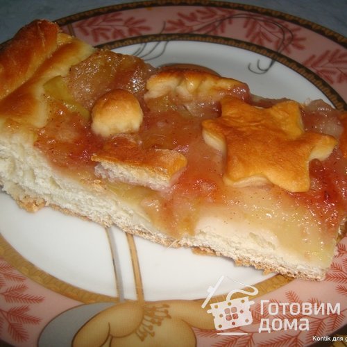 Дрожжевой пирог с яблоками и вареньем