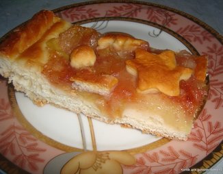 Дрожжевой пирог с яблоками и вареньем