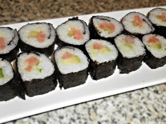 Роллы с семгой и авокадо