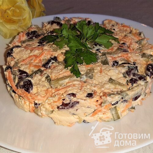 Салат с курицей, фасолью и морковью по-корейски