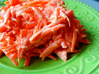 Салат из моркови с чесноком