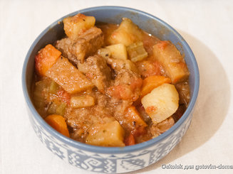 Мясное рагу, которое готовится само по себе