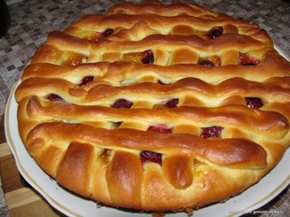 Сдобный хлеб с узором