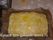 Слоеный пирог с курицей, грибами и картофелем фото к рецепту 7