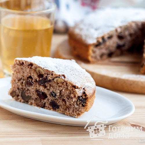 Ореховый пирог с изюмом