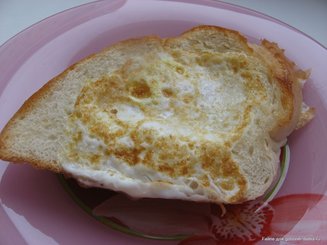 Горячие бутерброды  (яичница в хлебе)