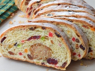 Paasbrood. Пасхальный хлеб