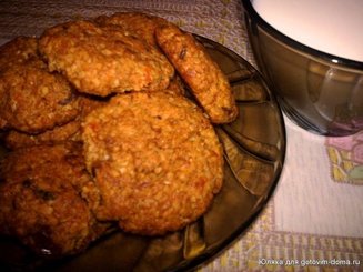 Мягкое овсяное печенье с курагой и финиками