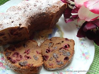 Кофейный кекс с вишней и черносливом
