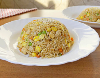 Рис с курицей и овощами по-тайски
