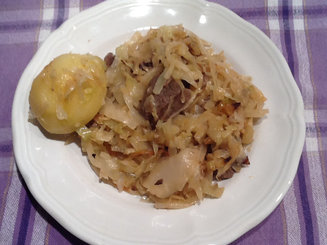 Говядина с капустой и грибами
