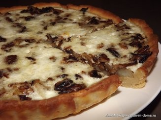 Открытый пирог с картофелем и грибами