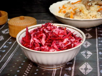 Салат из квашеной/кислой капусты и свеклы