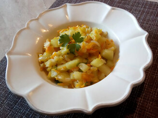 Кабачки, тушенные с луком и морковью 