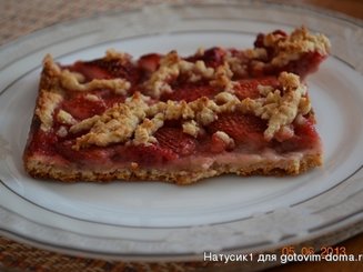 Овсяно-творожные ромбики с клубникой