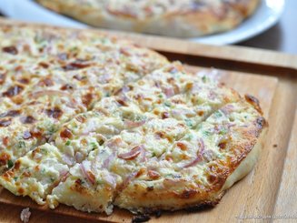 Фламмкухен из Эльзасса - пирог с луком, беконом и сыром