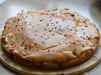 Заливной пирог с колбасой и сыром