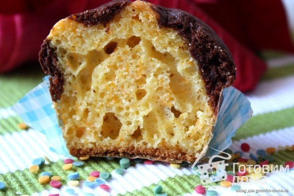 Двухцветные маффины с морковью и какао фото к рецепту 5