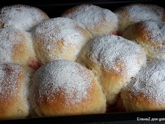 Бухтельн (Buchteln) на малиновом конфитюре