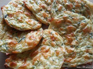 Кабачково-сырные оладьи, запечённые в духовке