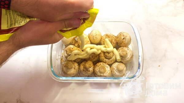 Закуска из шампиньонов: простой и быстрый рецепт запеченных грибов фото к рецепту 2