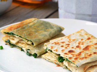 Ека или Горячая закуска из лаваша с сыром и зеленью